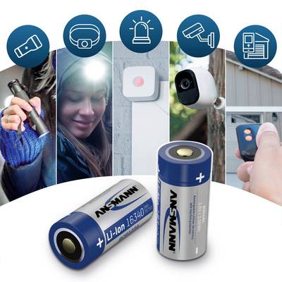 Twee Li-Ion-batterijen met Ansmann-logo. Bovenstaande afbeeldingen tonen zaklamp, hoofdlamp en camera's die met deze batterijen worden gevoed.