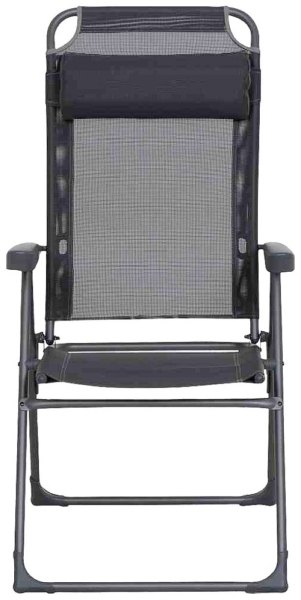 Een opvouwbare campingstoel met hoge rugleuning en hoofdsteun, metalen frame en duurzame grijze stoffen bekleding.