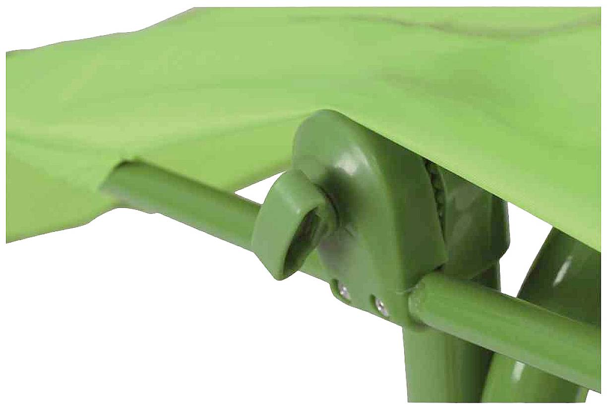 Close-up van een groene verstelbare mechaniek met hefboom op een opvouwbaar meubelstuk. Kunststof en metaal zijn zichtbaar.