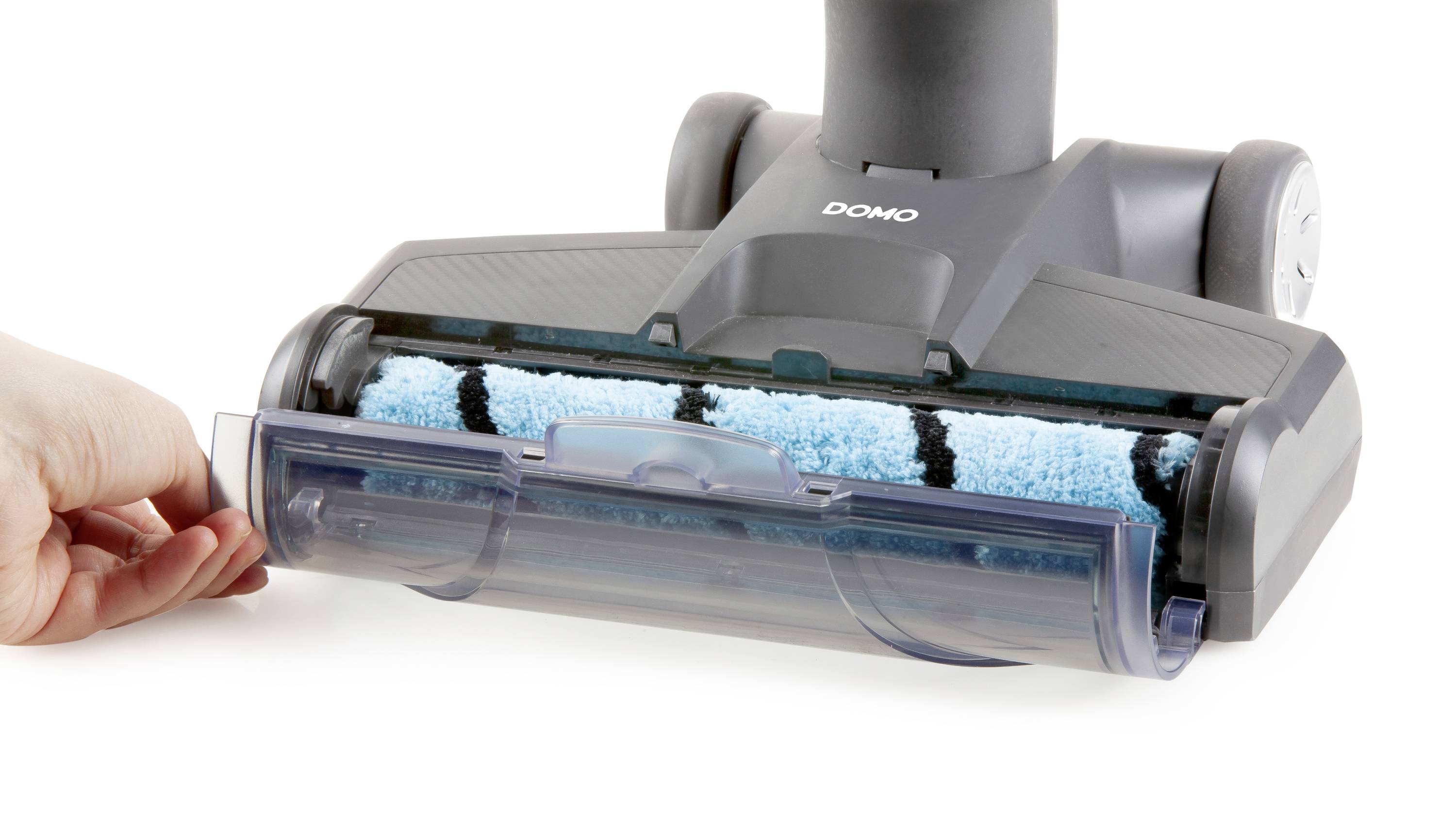 Een hand opent de deksel van een elektrische borstel van een stofzuiger, waarbij de roterende blauwe reinigingsrollen worden blootgesteld.