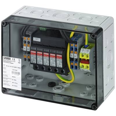 Een elektrische verdeelkast met meerdere zekeringen en kabelaansluitingen. Links een etiket met technische details.