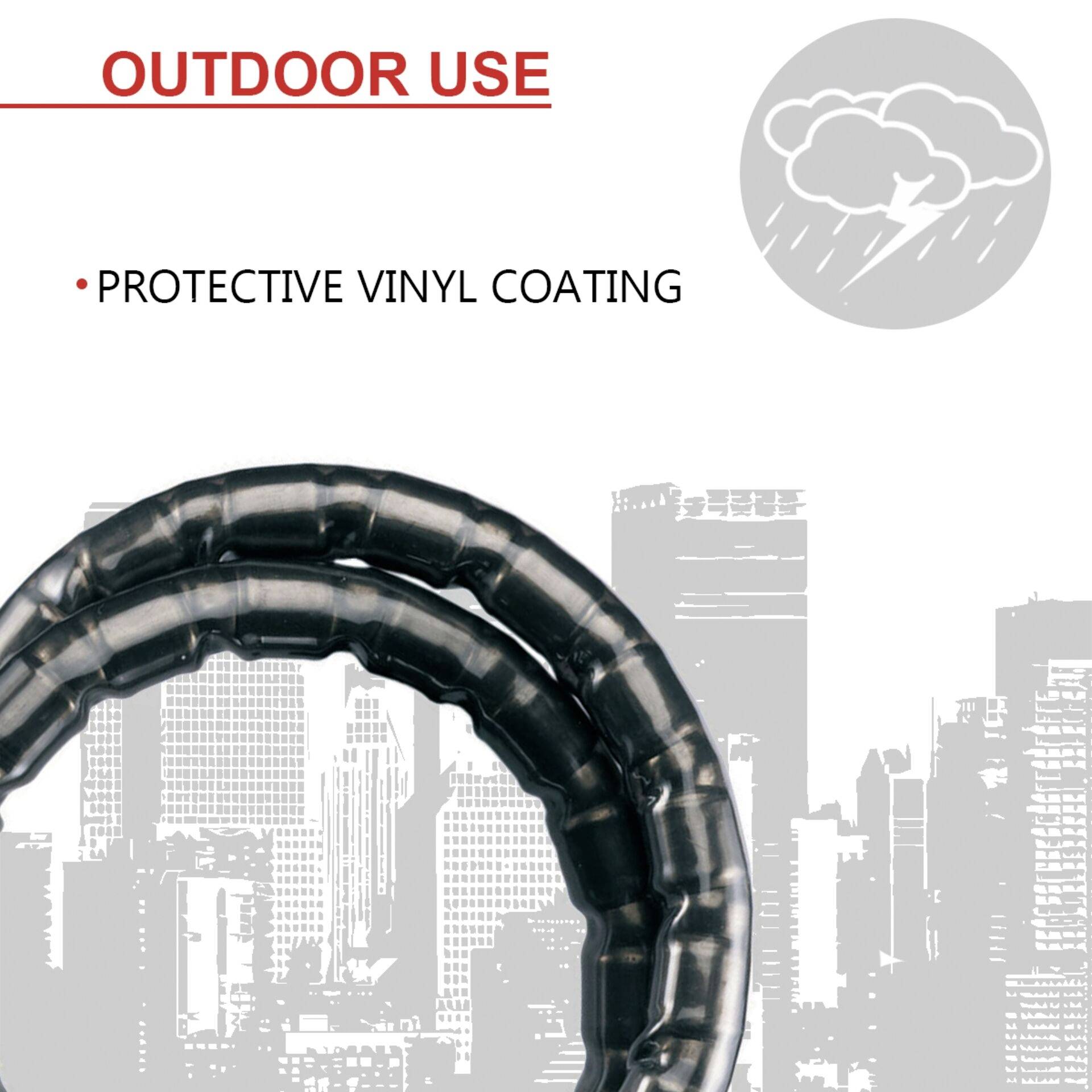 Een massieve, beschermende vinylslang, geschikt voor buitengebruik bij regen, afgebeeld voor een stadssilhouet.