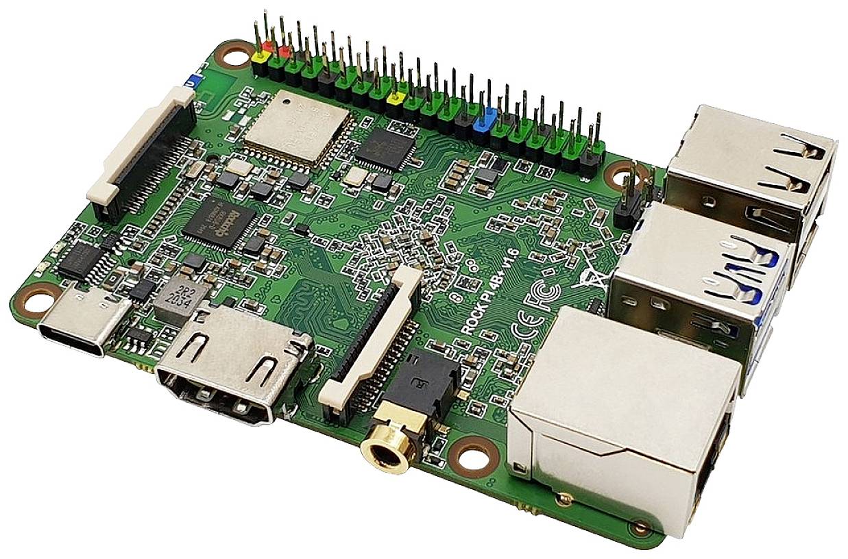 Een groene printplaat met meerdere chips, aansluitingen en pinnen. Ze biedt HDMI-, USB- en Ethernet-interfaces, vergelijkbaar met een Raspberry Pi.