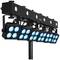 Zwarte lichtbalk met meerdere blauwe LED-parscherpers, gemonteerd op een statief, wordt gebruikt voor de verlichting van podium- of evenementgebieden.