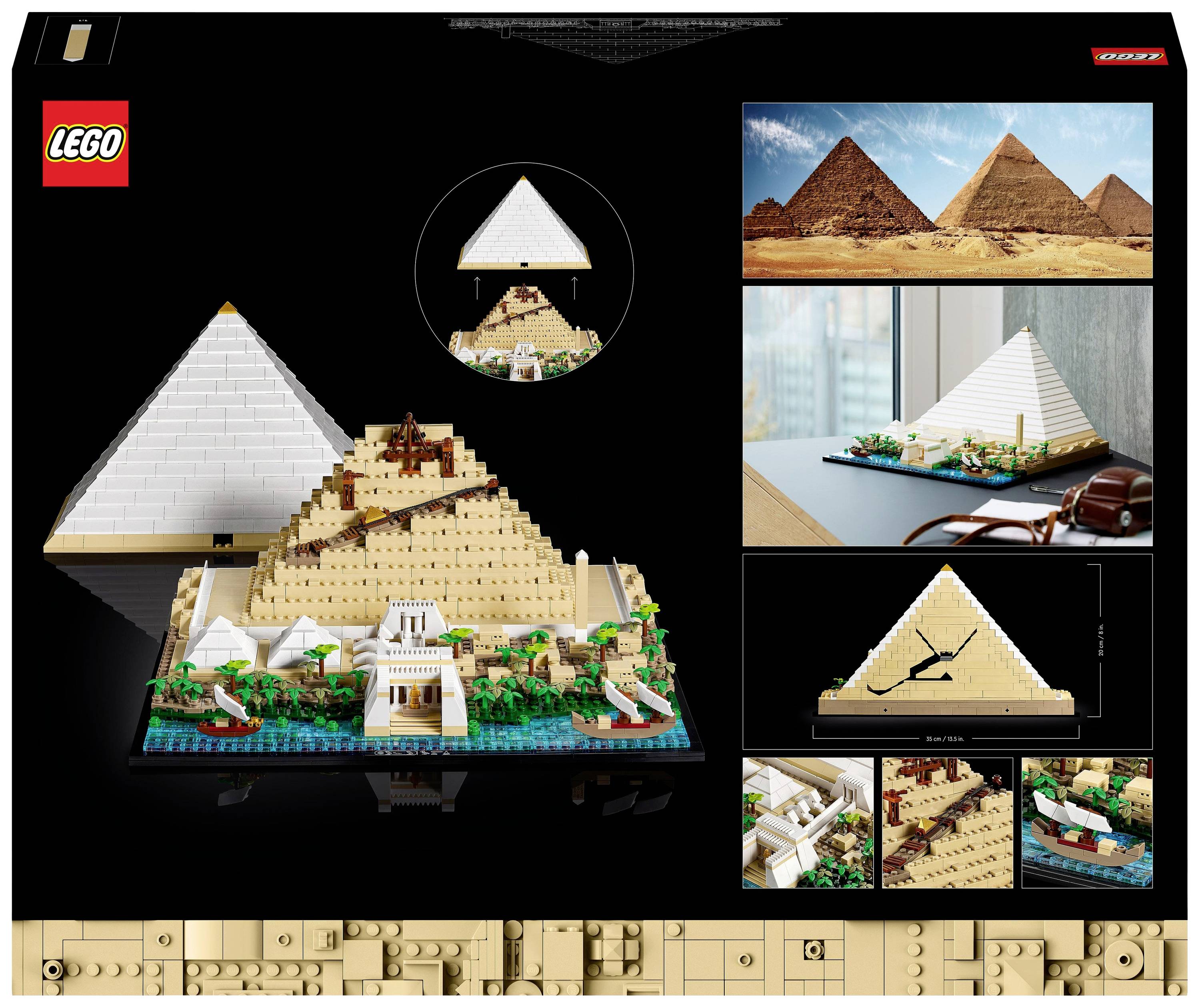LEGO-bouwset van de Grote Piramide van Gizeh, toont de piramide ten tijde van haar constructie met omliggende structuren en landschap.