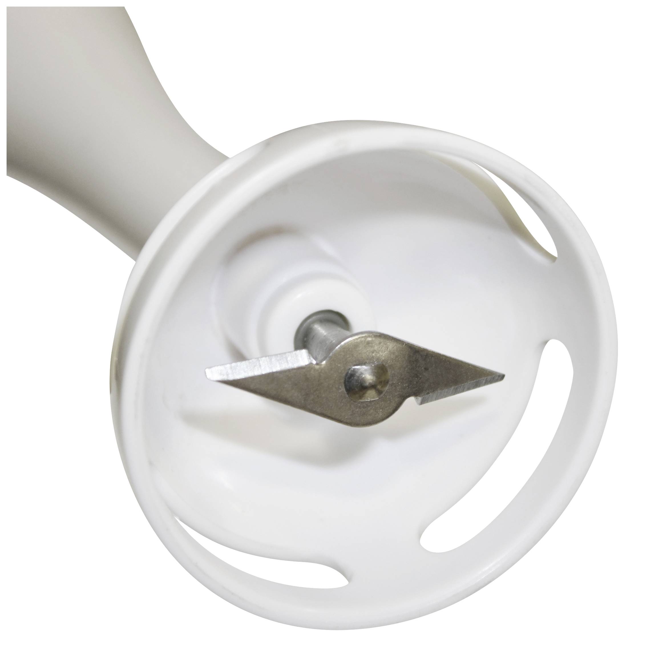 Close-upfoto van een witte staafmixer met een roestvrijstalen mes, geschikt voor het pureren en mengen van ingrediënten in de keuken.