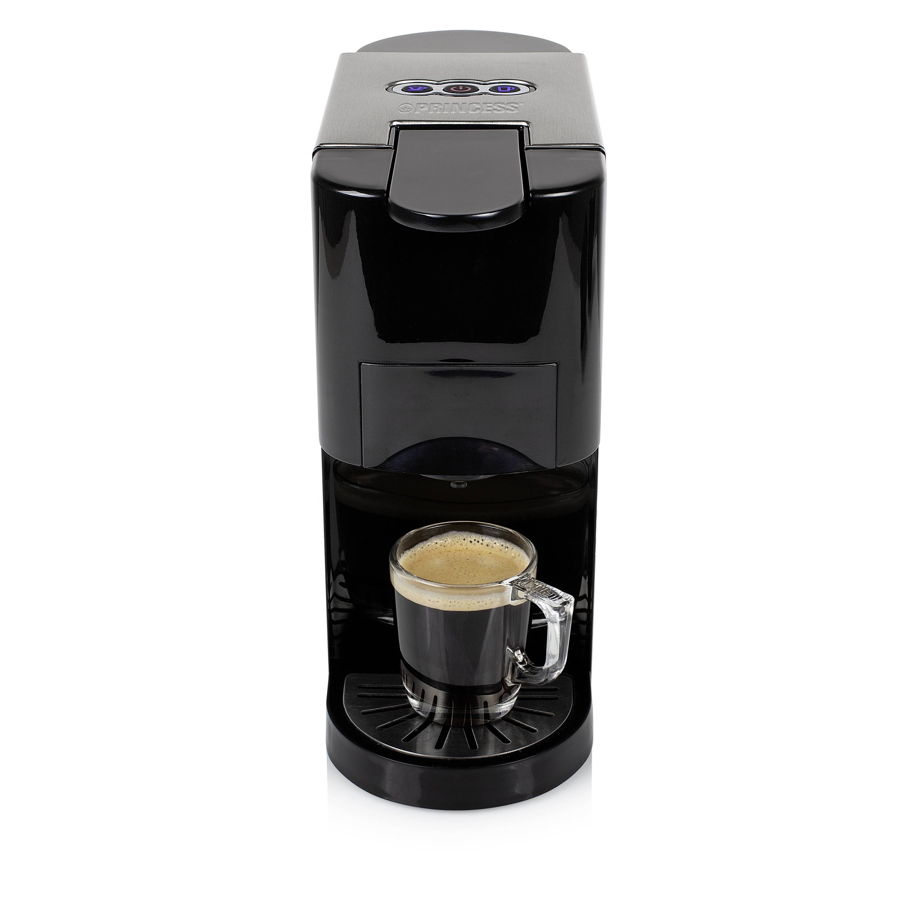Een zwarte koffiemachine met een kopje verse koffie op het oppervlak.