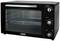 Zwarte elektrische mini-oven met glazen deur en drie draaiknoppen voor temperatuurinstelling en functieregeling.