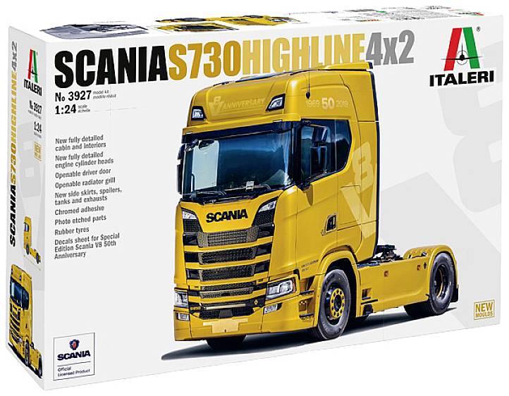 Verpakking van een modelbouwset van de Scania S730 Highline 4x2, schaal 1:24, toont gedetailleerd geel vrachtwagen-model met toebehoren.