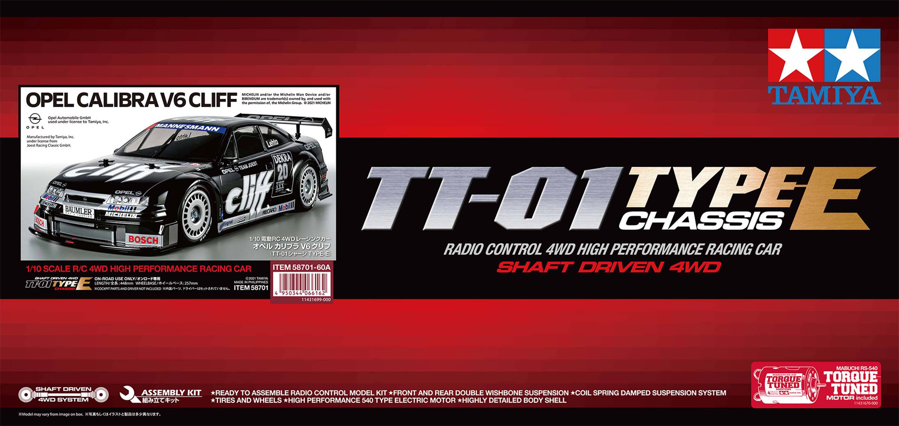 Modelauto van het merk Tamiya: Opel Calibra V6 DTM met TT-01 Type E chassis, vierwielaandrijving, zwart design. Verpakkingsetiket: 'Aandrijving via As 4WD'.