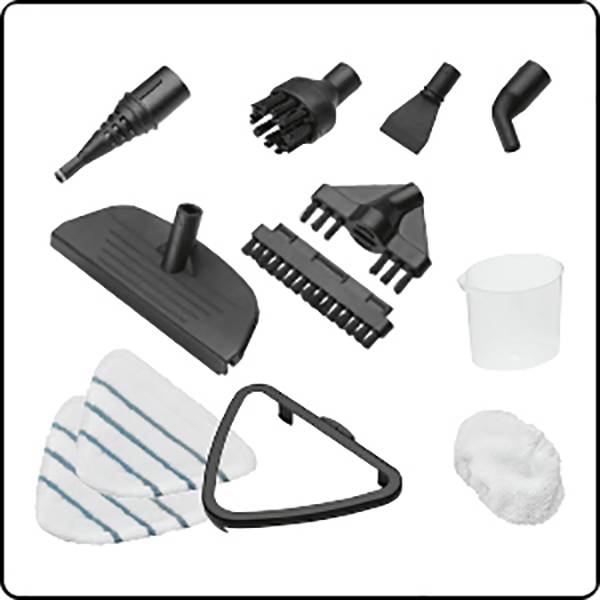 De afbeelding toont verschillende accessoires voor een stoomreiniger, waaronder mondstukken, borstels, opzetstukken, een doek en een maatbeker.