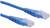 Twee blauwe Ethernet-kabels met RJ45-connectoren, die worden gebruikt voor netwerkverbindingen.
