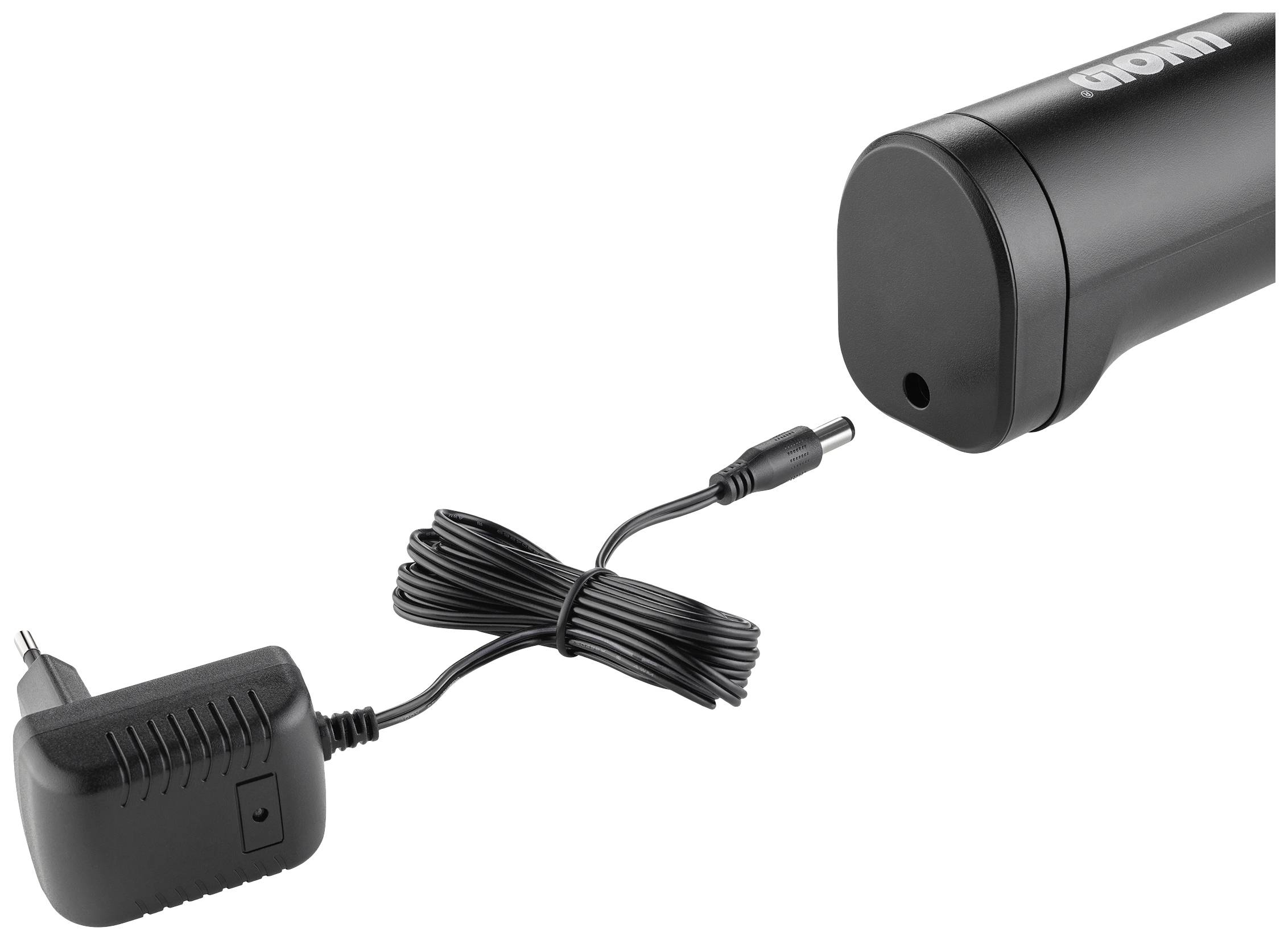Een stekkervoeding met kabel, die wordt aangesloten op een cilindrisch apparaat.