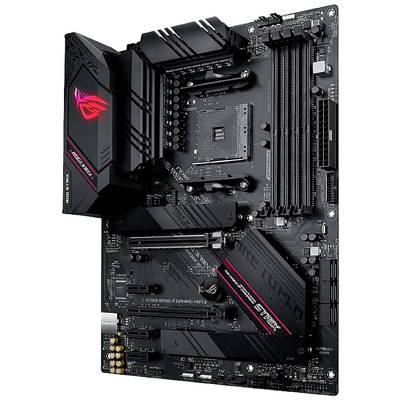 Moederbord met meerdere uitbreidingssleuven en aansluitingen, geschikt voor gaming-pc's. Merklogo en modelnaam zichtbaar op de printplaat.