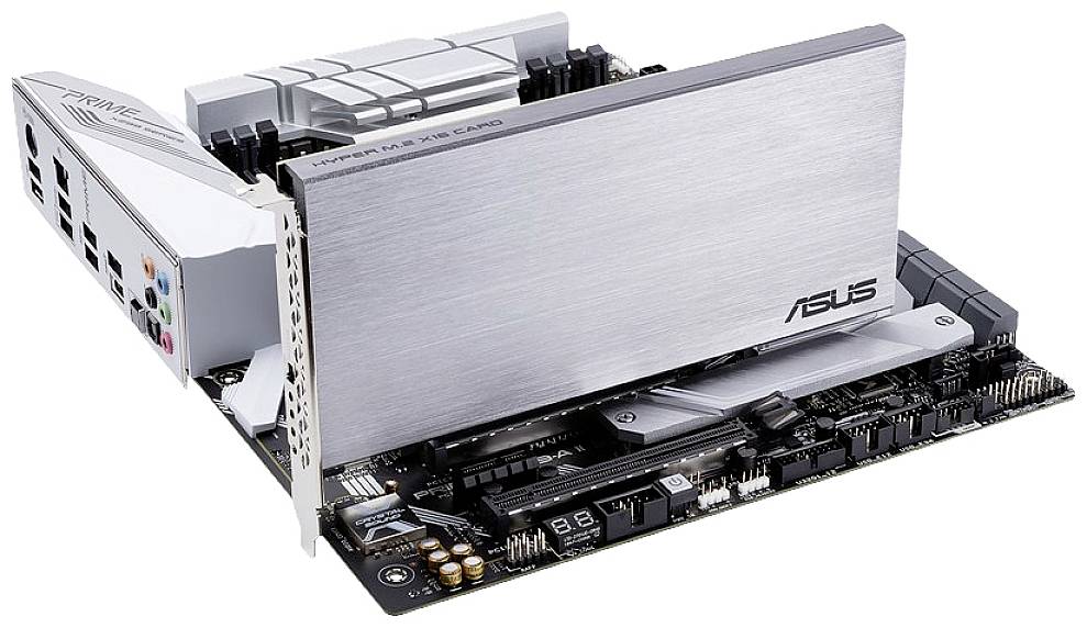 Computermoederbord met geïntegreerde ASUS Thunderbolt- en netwerkkaart in behuizing van zilverkleurig metaal. Toont poorten, sleuven en koellichamen.