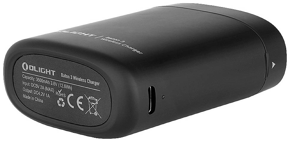 Zwart draagbaar oplaadstation van Olight, model Baton 3 Wireless Charger, met specificaties aan de onderkant, USB-aansluiting zichtbaar.