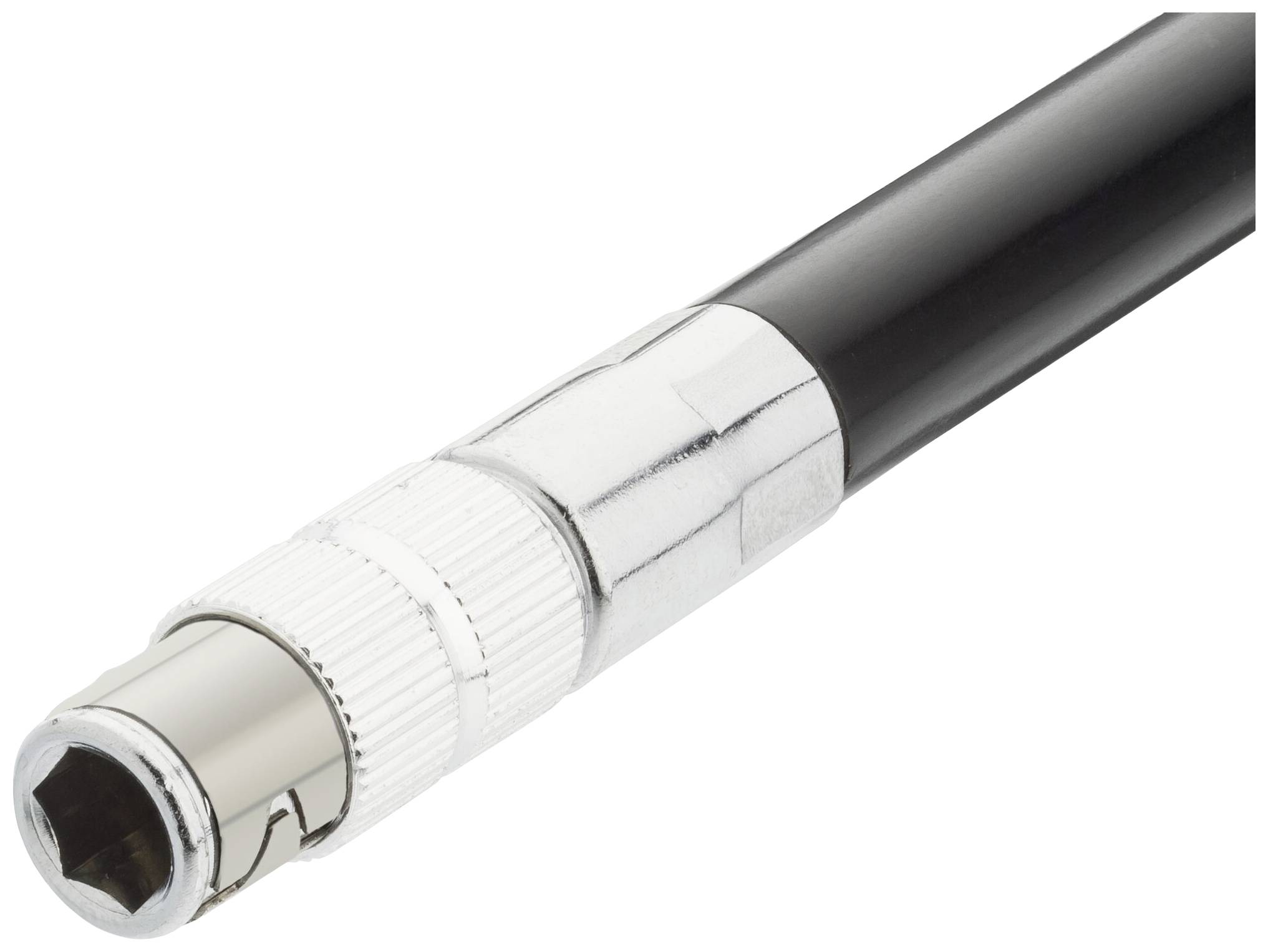 Close-upfoto van een zwart coaxkabel met metalen stekker.