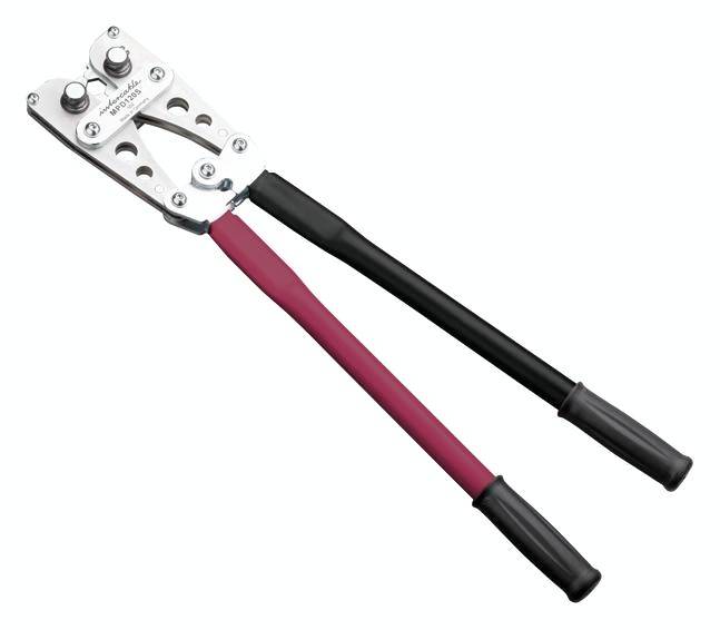 Handmatige krimptang met rood-zwarte handgreep, voor het verbinden van kabels in de elektrotechniek.