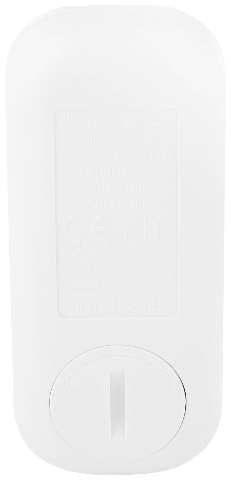 Wit elektronisch apparaat met CE-certificering en gedrukte technische informatie op de achterkant, schakelaar onderaan.