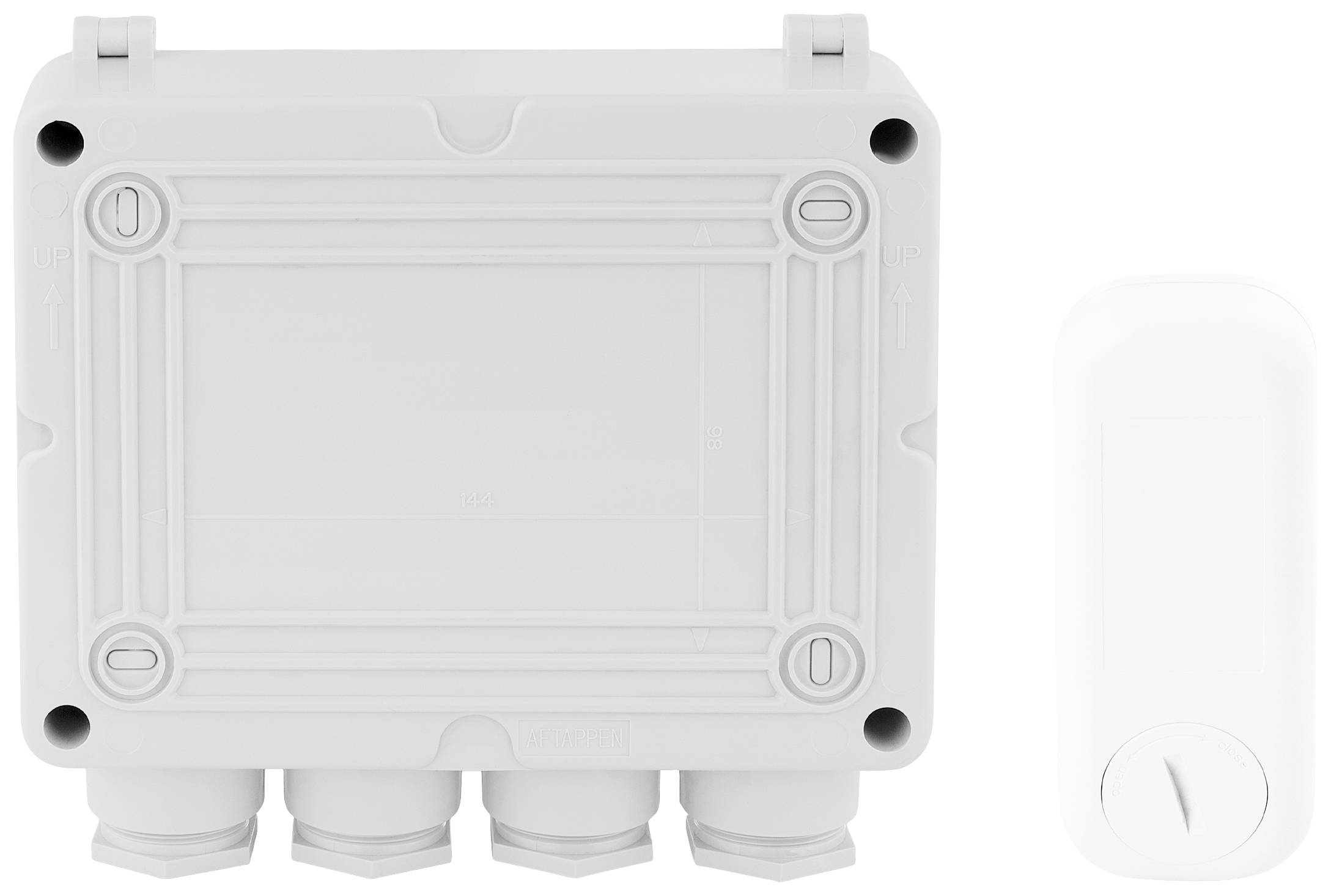 Een grijs kunststof behuizing met een bijpassende aansluiting, geschikt voor elektrische installaties buitenshuis.