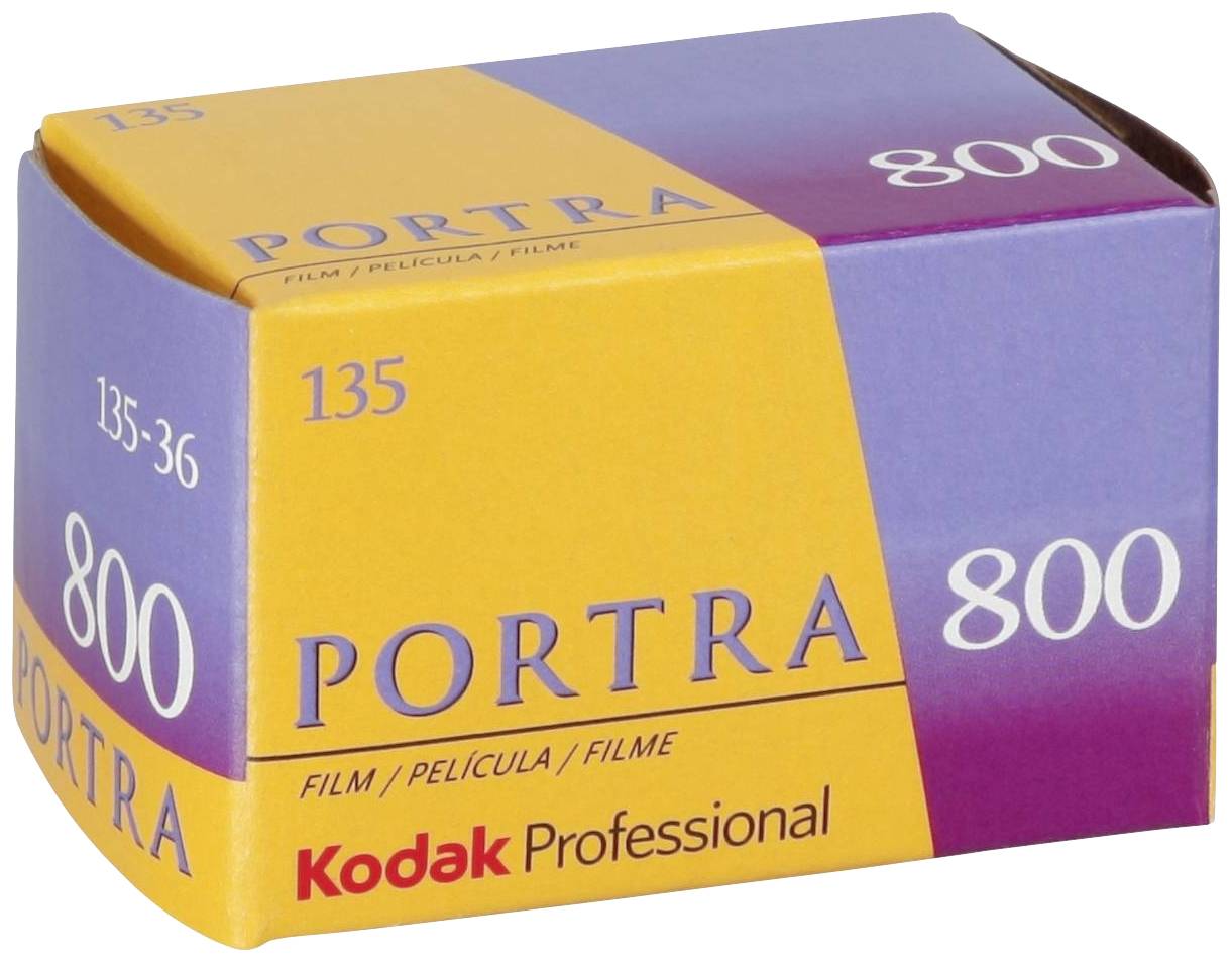 Een gele en paarse doos met het opschrift 'Kodak Professional Portra 800', die een 35-mm-film voor fotografische doeleinden laat zien.