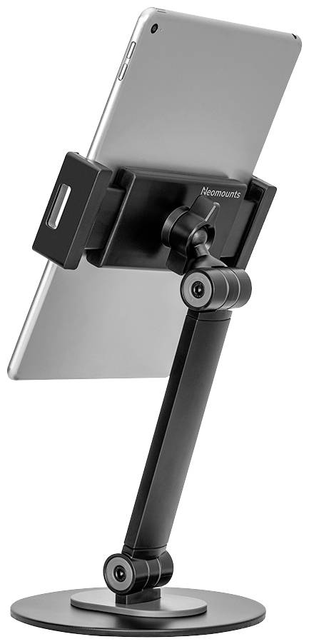 Een tablet staat in een zwarte, verstelbare houder met een stabiele voet, geschikt voor bureaus of werkoppervlakken.