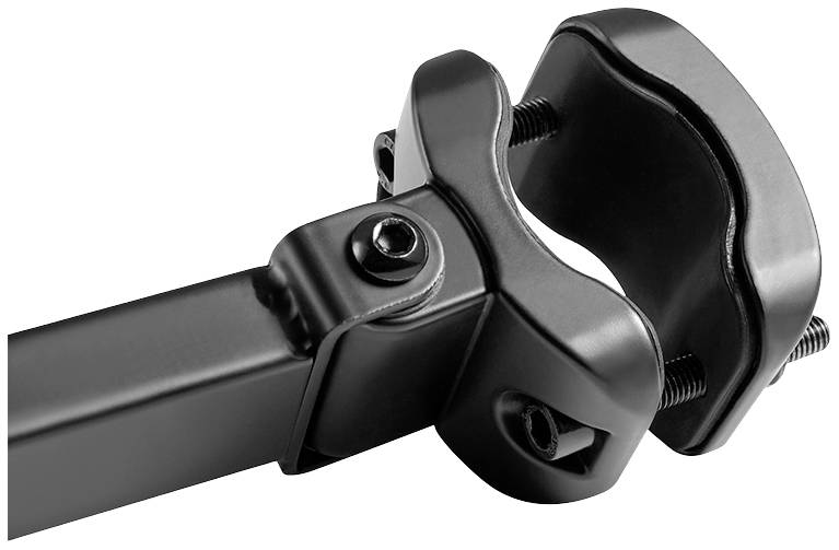 Zwarte metalen bevestigingsbeugel met schroeven, bevestigd aan een buis. Deze wordt gebruikt voor het stevig vastzetten van toebehoren.