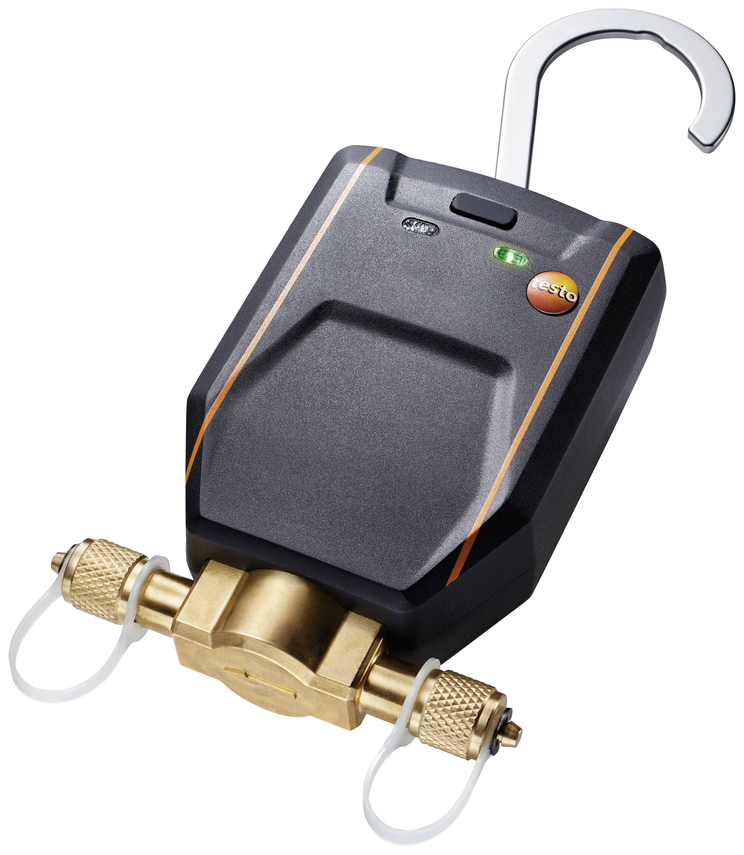 Een digitaal, zwart meetapparaat met een display, verbonden met twee zijdelingse aansluitingen. Bovenaan is een open beugel zichtbaar.