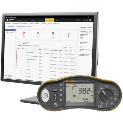 Een computerscherm toont een netwerkbeheertool met diagrammen en tabellen. Ervoor ligt een multimeter met een digitaal display.