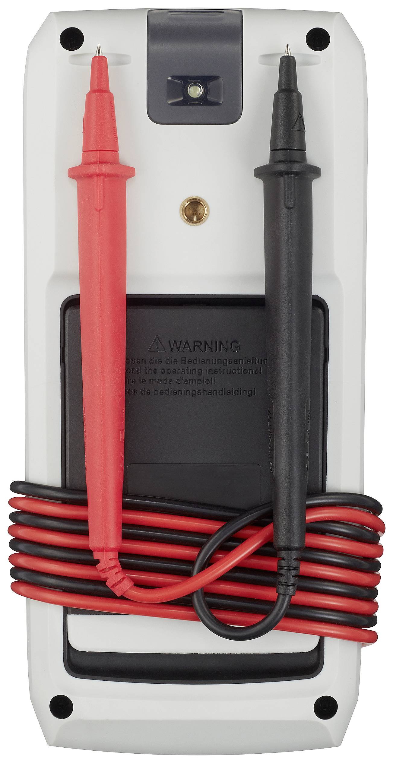 Achterkant van een multimeter met opgeborgen meetkabels. Rode en zwarte testleidingen netjes om het apparaat gewikkeld.
