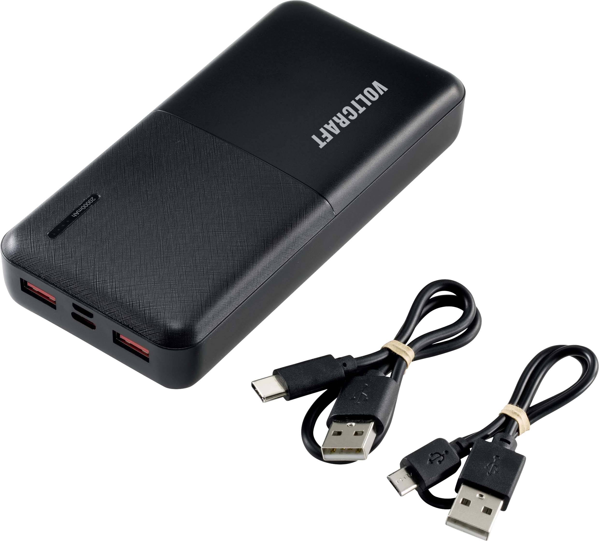 Een zwarte powerbank met het opschrift 'VOLTCAT' en twee USB-kabels, één met USB-C en de andere met Micro-USB-aansluiting.