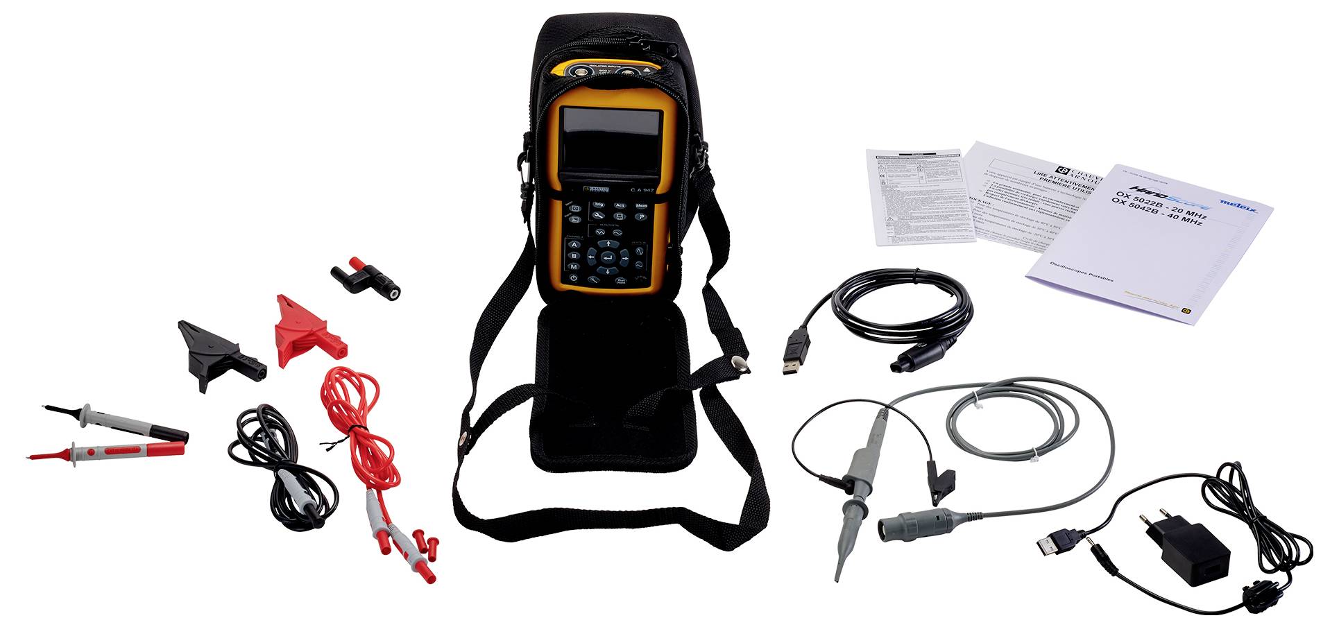 Multimeter-set met geel apparaat, meetleidingen, klemmen, voedingsadapter, USB-kabel en gebruiksaanwijzingen op witte achtergrond.