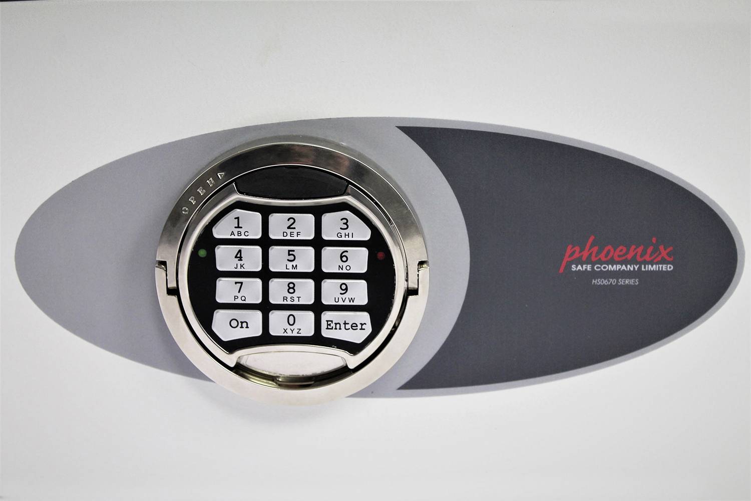 Een elektronisch cijferslot op een kluis van 'Phoenix Safe Company Limited', model HS0600 serie.