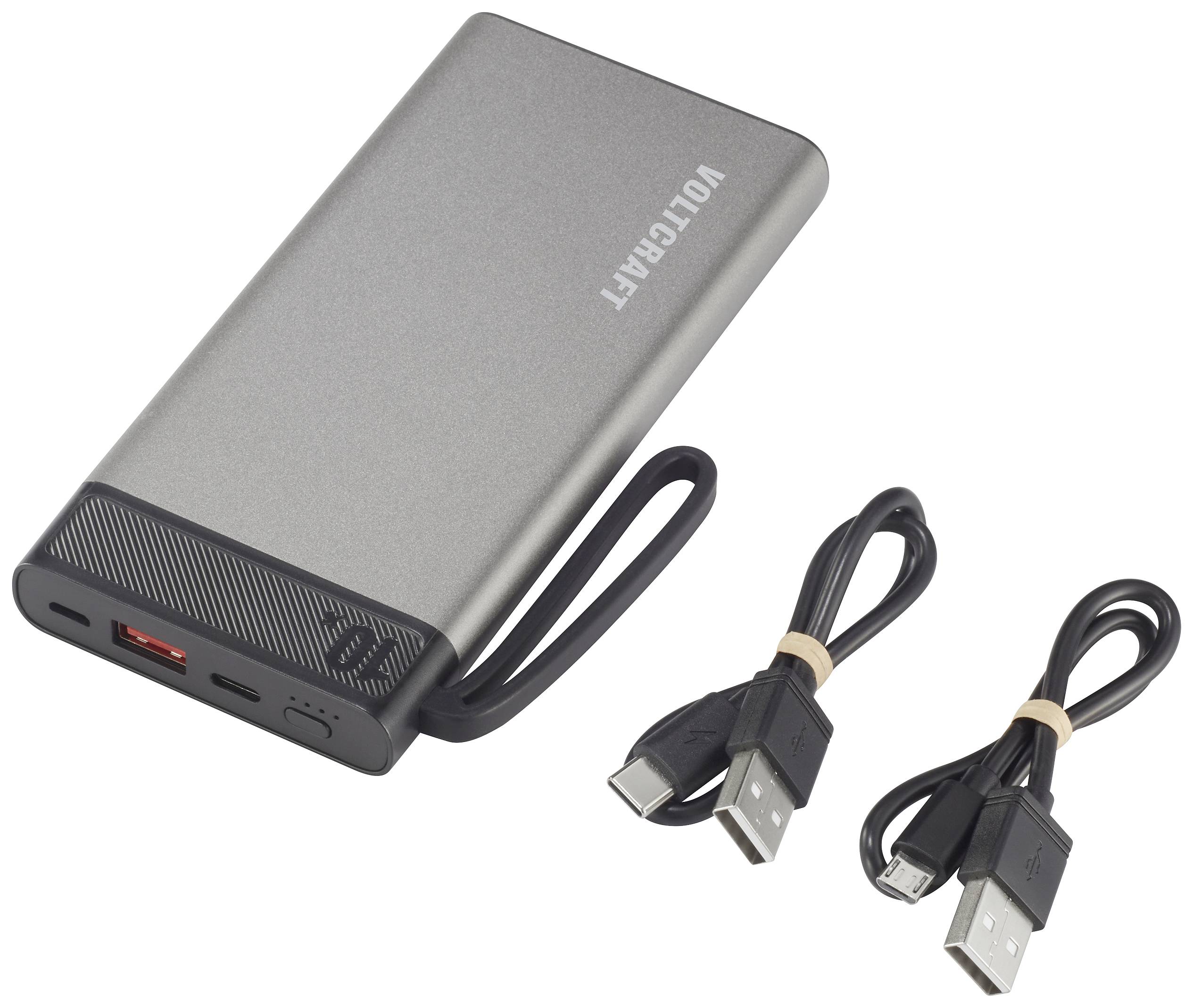 Grijze powerbank met opgedrukt 'VOLTCART'-logo, twee USB-poorten, naast twee zwarte USB-oplaadkabels.