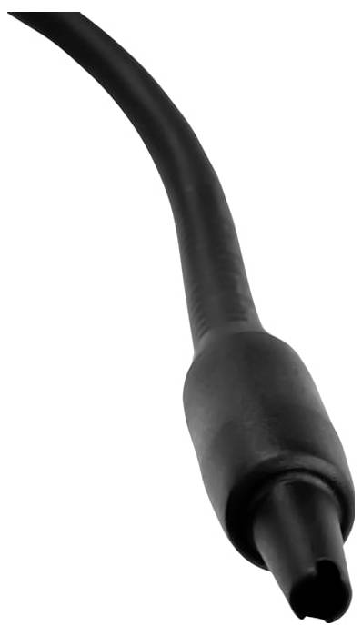 Close-up van een zwarte kabel met een gemodeleerde connectortip op een effen witte achtergrond.