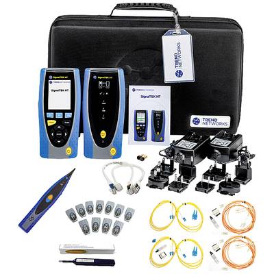 Accessoires voor netwerktest met twee SignalTEST-NG-apparaten, draagtas, kabels en adapters. Ideaal voor netwerkdiagnose en -analyse.