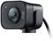 Een webcam met een modern design, gekenmerkt door een huidkleurig netweefsel aan de voorkant en een kantelbare bevestigingsarm.