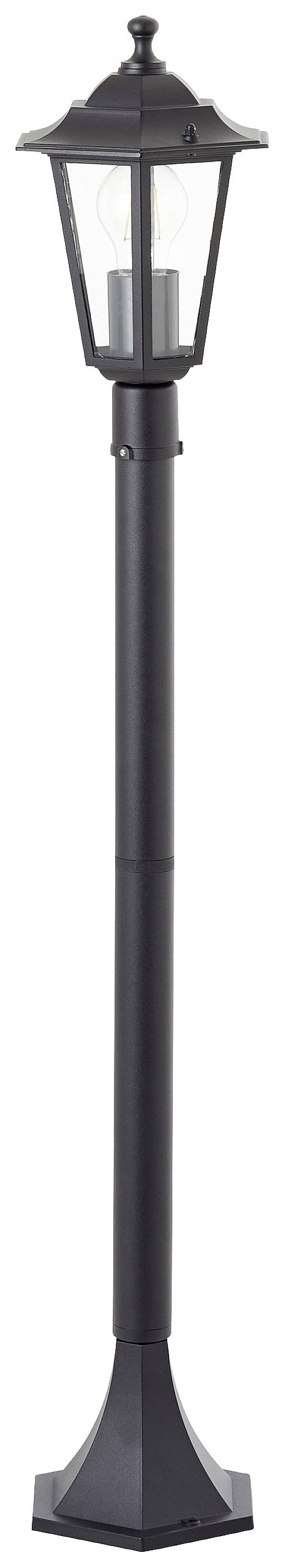 Een zwarte lantaarn met een klassiek design en transparant glas, geschikt voor buitenverlichting in de tuin.