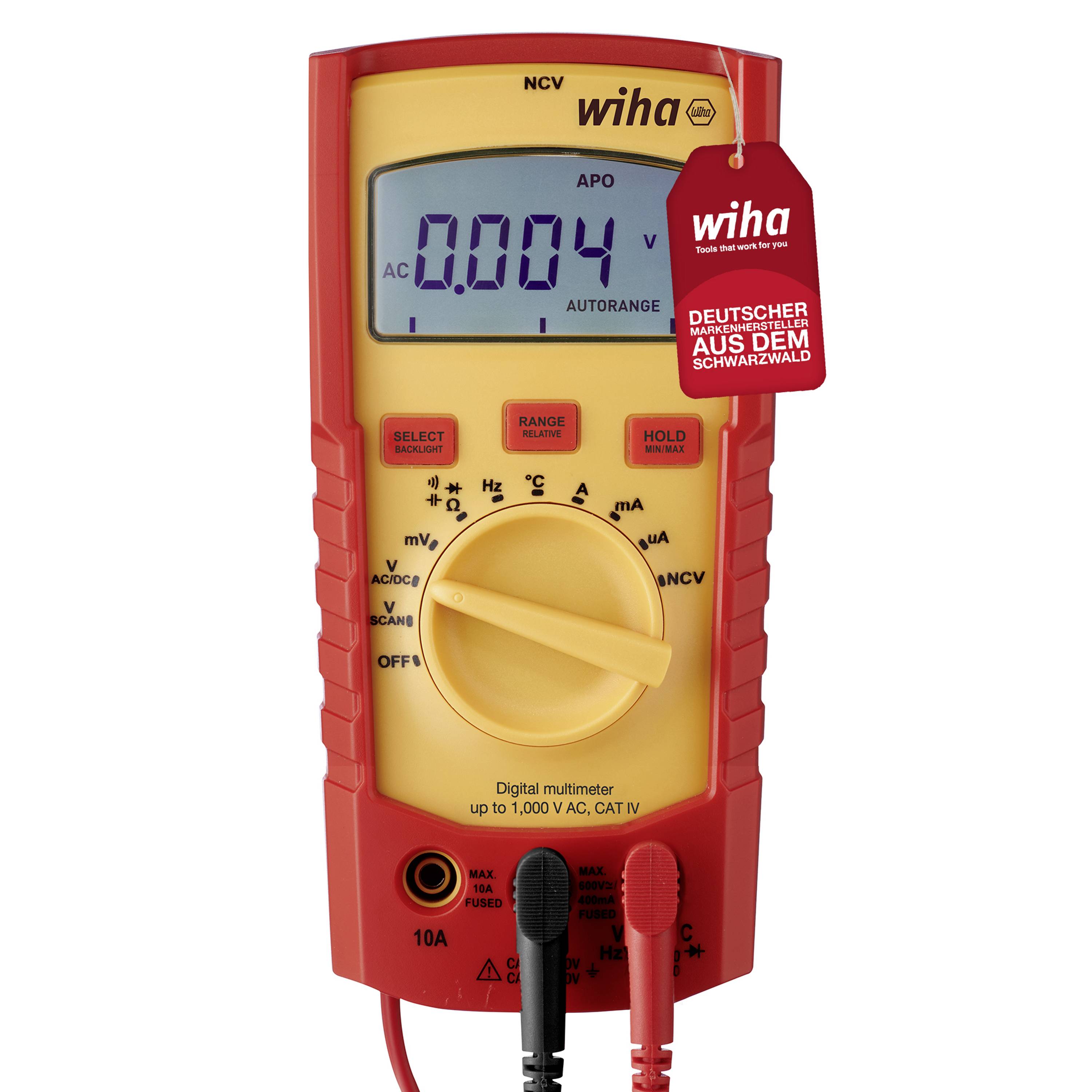 Digitale multimeter toont 0,004 V wisselstroom aan. Rood en geel ontwerp met keuzeknop en twee aangesloten meetkabels.