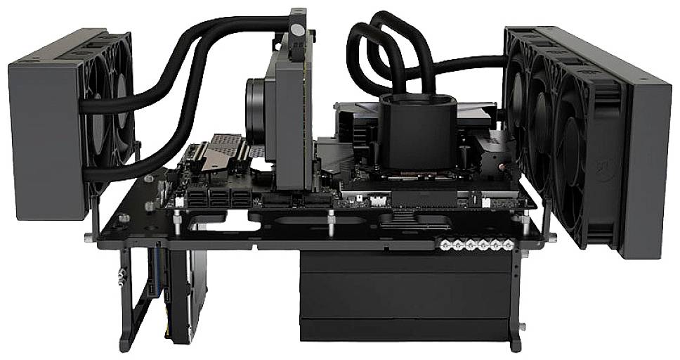 PC-assemblage met vloeistofkoeling, componenten gemonteerd op open frame. Twee grote radiatoren links en rechts, slangen verbonden.