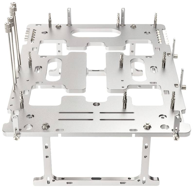 Metalen computerbehuizing-frame met verschillende bevestigingspunten en steunen voor de montage van interne componenten.
