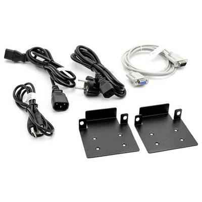 Meerdere kabels met stekkers en twee zwarte metalen houders voor elektronische apparaten op een witte achtergrond.