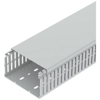 Grijze kabelgoot met zijdelingse sleuven voor ventilatie.