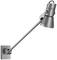 Zilveren wandlamp met verstelbare arm en modern design, geschikt voor gerichte verlichting in woonruimtes of kantoren.