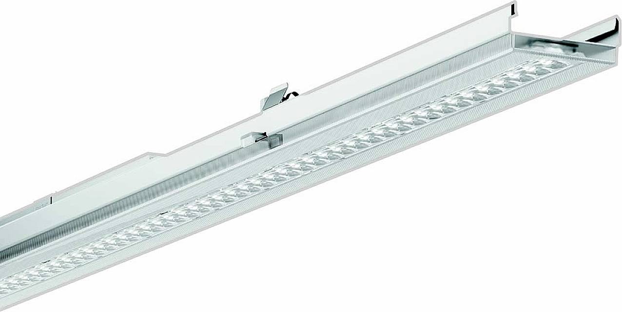 Een langwerpige LED-armatuur in een metalen behuizing, geschikt voor plafondmontage. Hij heeft een modern, strak design.