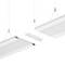 Een zwevende LED-plafondlamp met een minimalistisch ontwerp, opgehangen aan dunne draden, die een moderne esthetische uitstraling creëert.