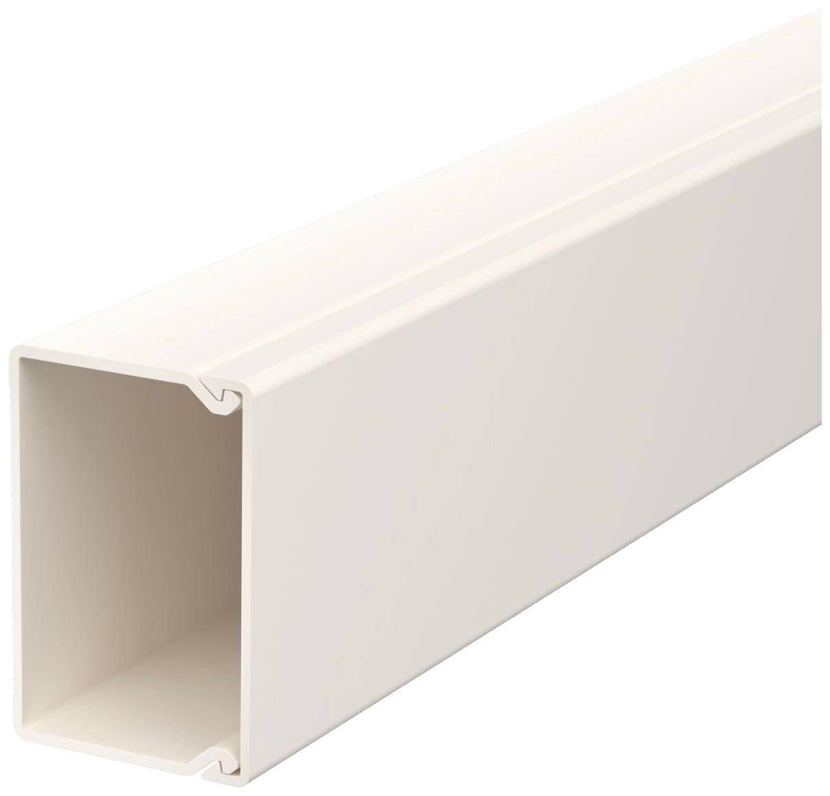 Een witte, vierkante kunststof kabelgoot. De goot is hol en aan beide uiteinden open, geschikt voor het leggen van kabels.