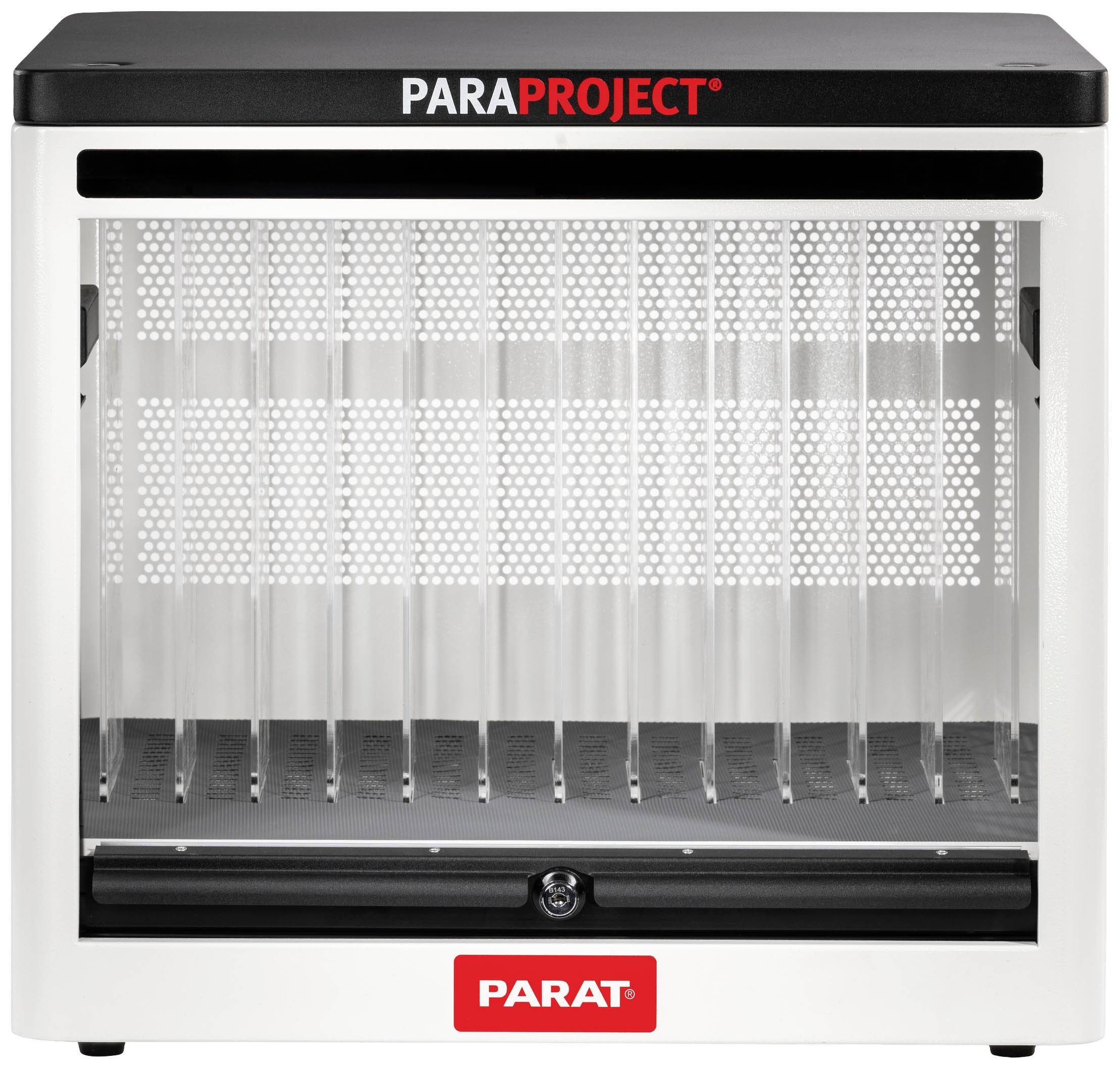 Een gesloten kast van PARAT voor het opbergen van tablets, met ventilatiesleuven en vakken, zwarte deksel, rood logo.