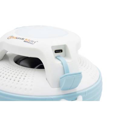 Draagbare luidspreker met een wit behuizing en blauwe accenten. Hij beschikt over een USB-aansluiting en een comfortabel draaglint.