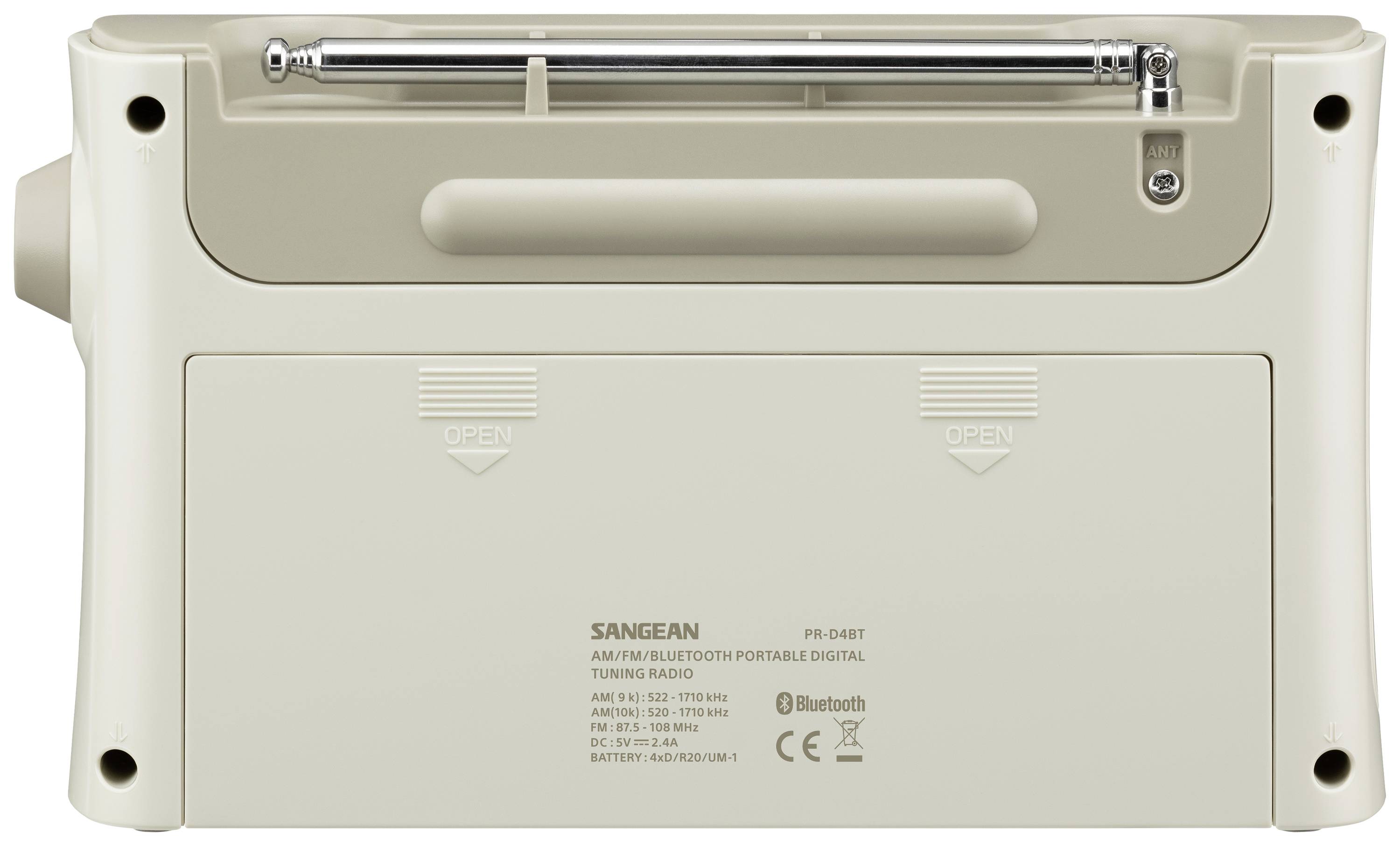Achterkant van een draagbare digitale radio in beige kleur, met zichtbare antenne en batterijvak. Merknaam en technische specificaties zijn waarneembaar.